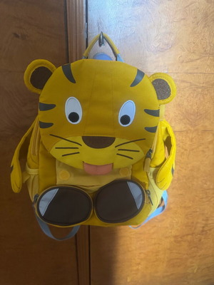 Affenzahn backpack lion used with stain