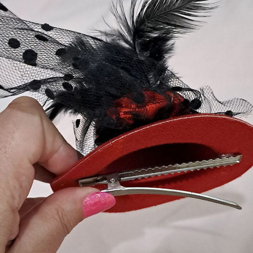 Hair clips set used, hat and rose design, red and green