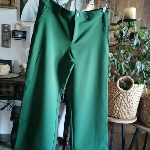 Green straight-leg pants, size L