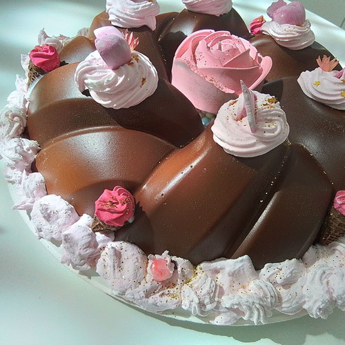 Faux chocolate bundt cake decoration, new
