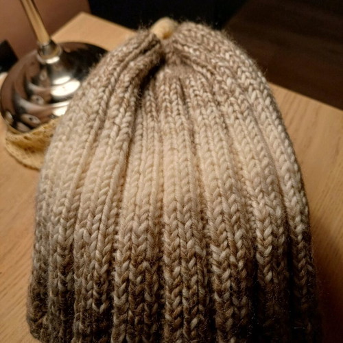 Handmade hats like new, pack of 2, white and beige