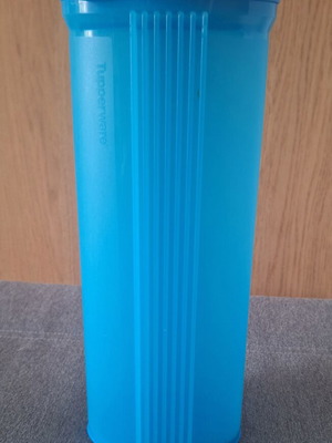 Tupperware pasta container used