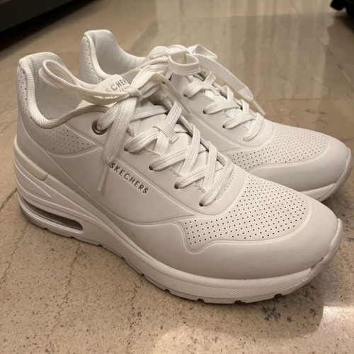 Skechers Los Angeles white sneakers new, athletic style