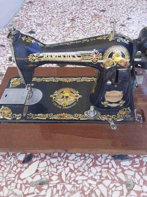 Mercedes sewing machine like new