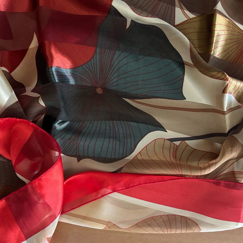 Large scarf like new, beige and red