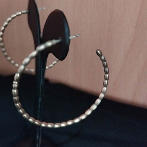 Hoop earrings like new, gold color, 5 cm diameter