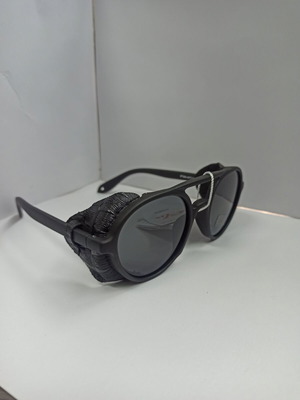 Men's sunglasses new, black with soft side shields