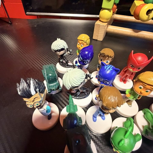 30 Pj Masks figures with stamp, collectible set
