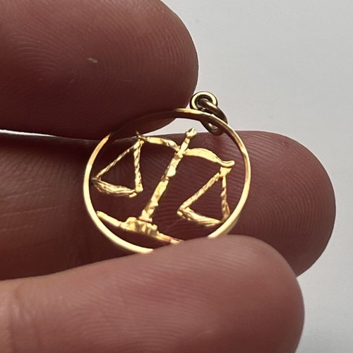 Zodiac motif necklace Libra in 14K gold like new