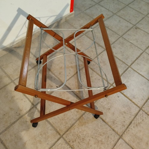 Wooden base for baby bassinet like new