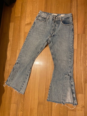 Reiko jeans used, size 29, flared with side slit