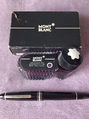 Montblanc Meisterstück with 14K gold nib medium 145 like new with ink gift