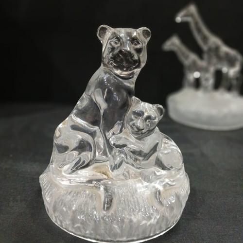 RCR Crystal Sculpture Lioness with Cub made in Italy like new