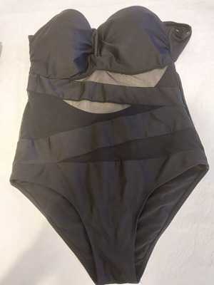 Swimsuit like new, size M fits medium to large