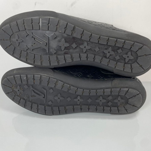 Louis Vuitton black leather sneakers size 38.5 used