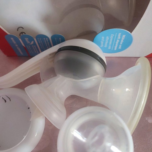 Handheld Breast Pump like new, convenient to use