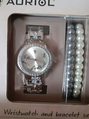 Watch bracelet set like new, silver with crystals and pearls