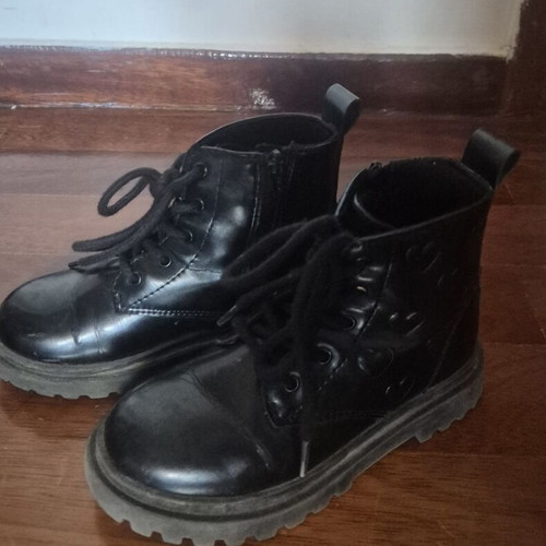 Boots size 26 like new, black