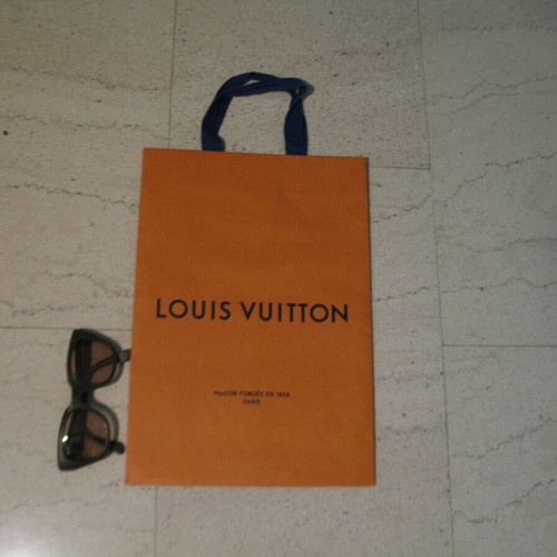 Louis Vuitton medium size bag unused 36x25x11
