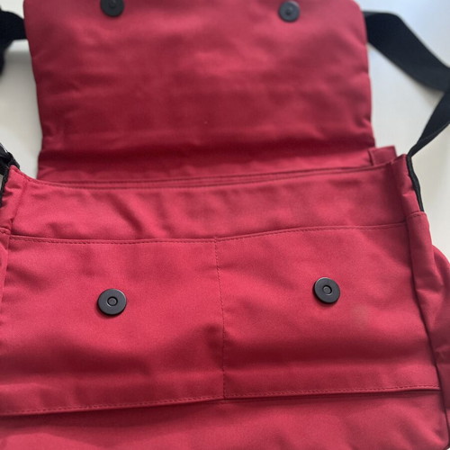 United Colors of Benetton crossbody bag like new, black and red