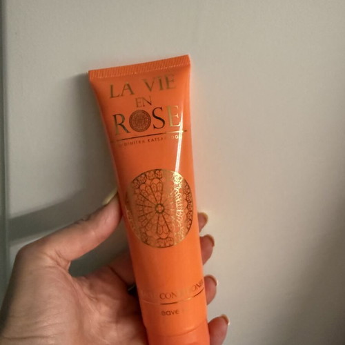 La Vie En Rose Leave In Conditioner new