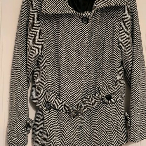 A-Style short coat black and white like new, size XL