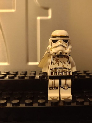 Lego Star Wars SW0383 Sand Trooper minifigure, white pauldron