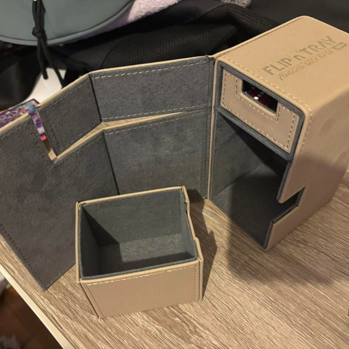 Ultimate Guard Flip’n’Tray Xenoskin Deck Case for 80+ Cards like new