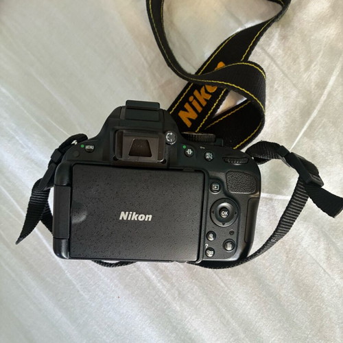 Nikon D5100 digital camera like new with accessories