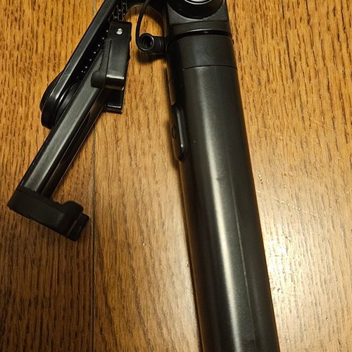 Selfie Stick wired new, compatible with iOS7.0 and Android 4.2.2 phones