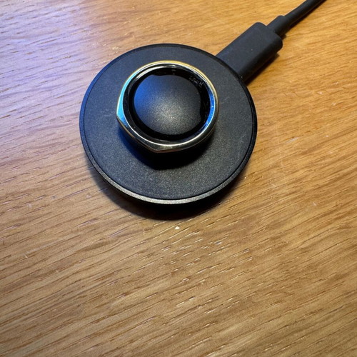 Oura Ring 4 Gold size 10 like new with charger