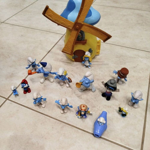 Smurfs figures and house used