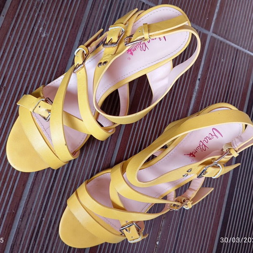 Women's sandals size 39 like new, yellow