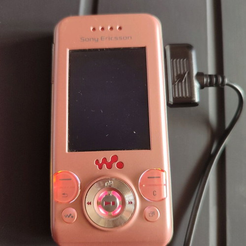 Sony Ericsson W580i pink phone used with screen issue