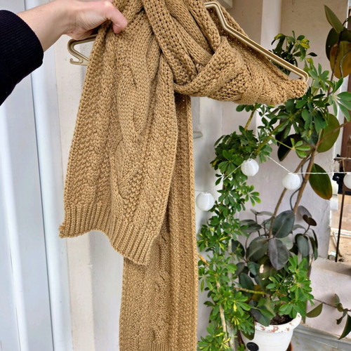 Chunky cable knit scarf like new, beige and mustard yellow