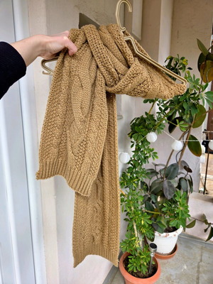 Chunky cable knit scarf like new, beige and mustard yellow