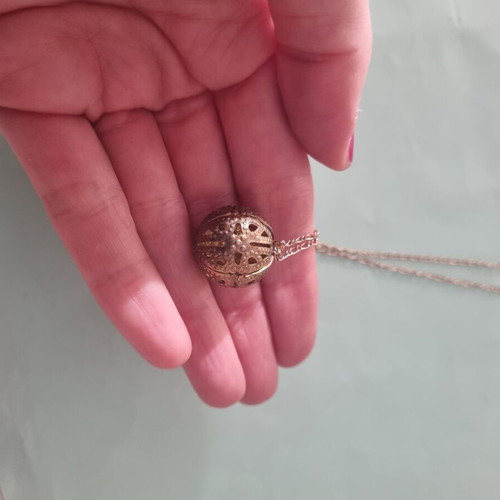 Sphere necklace used