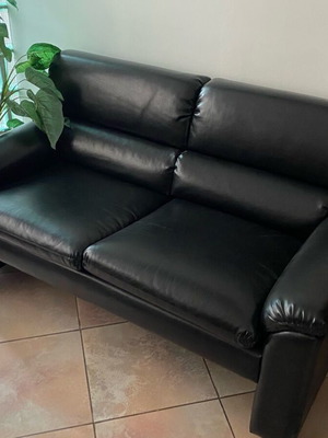 Black leather sofa like new for professional space