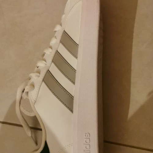 Adidas right shoe 43 1/3 white like new