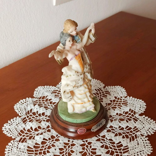 Dancing Couple Porcelain Decorative Figurine like new vintage