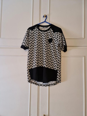 Rebel Official men's t-shirt like new, size M, black and white