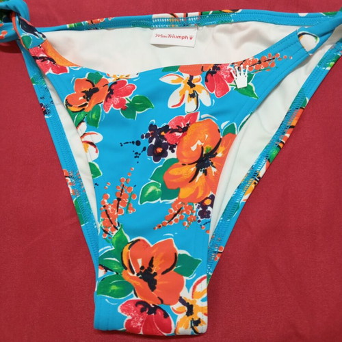 Triumph women's bikini set like new, size 70B top, S M bottom, colorful turquoise