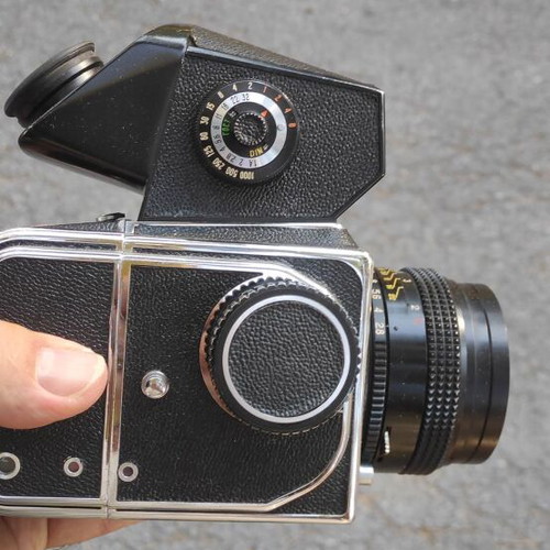 TTL Kiev88 camera in excellent condition with accessories and leather case
