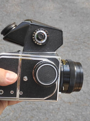 TTL Kiev88 camera in excellent condition with accessories and leather case