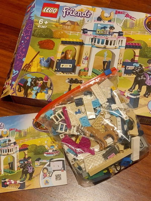 Lego Friends Obstacle Jumping with Horses like new