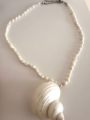 Handmade necklace with natural freshwater pearls and shell