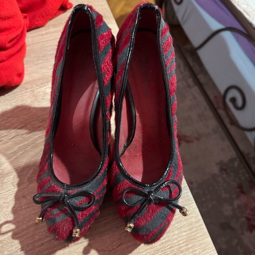 Shoes pumps used size 37, black and red