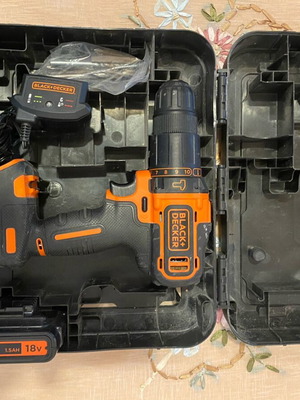 Black & Decker BDCHD18 H1 κρουστικό δραπανοκατσάβιδο μεταχειρισμένο με 2 μπαταρίες και φορτιστή