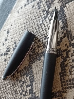 Cross pen like new, black matte and silver, code 0250