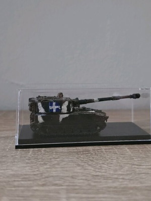 Handmade M109 artillery model in display case like new
